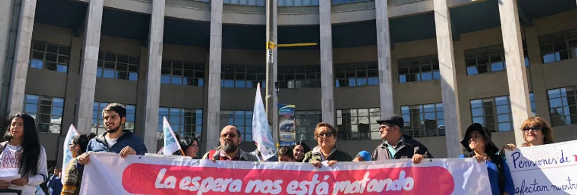 Una multitud fallecida esperando atención médica, denuncian en marcha por el Derecho a la Salud