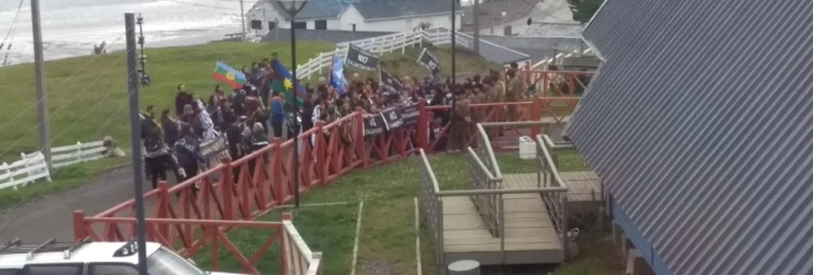 Las manifestaciones en Punta Arenas y Puerto Williams ante visita de reyes noruegos y comitiva salmonera a Chile