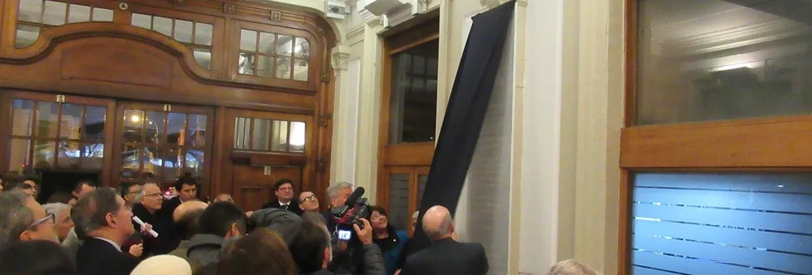 Inauguran en Universidad Católica de Valparaíso placa de memoria en homenaje a detenidos desaparecidos y ejecutados de esa casa de estudios