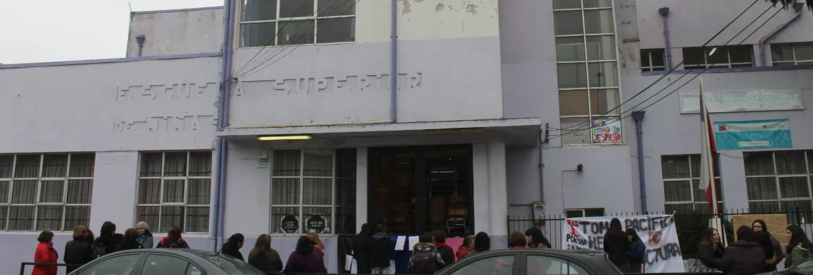 Salas se llueven mientras están en clases: Estudiantes se toman liceo en Talcahuano