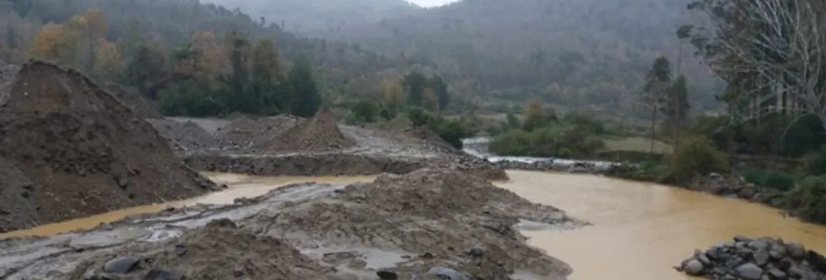 Fiscalización municipal a empresa de áridos en río Caramávida: está operando sin permisos ni patentes