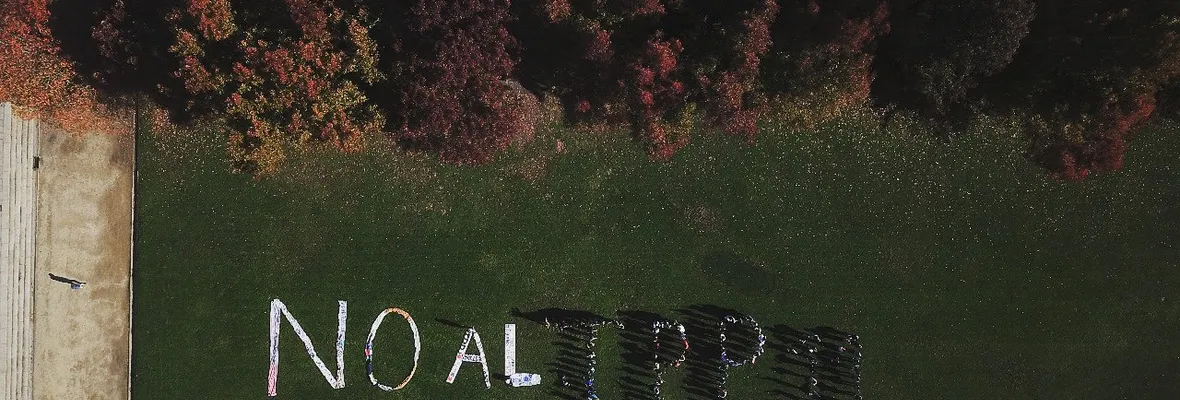 “No al TPP-11”: Estudiantes realizan fotografía aérea en U. de Concepción