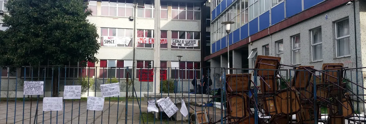 Estudiantes del Liceo Enrique Molina de Concepción se tomaron el establecimiento