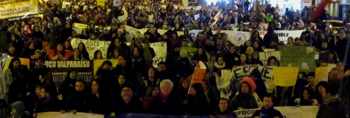 En la calle y sin temor: masiva marcha docente en Valparaíso