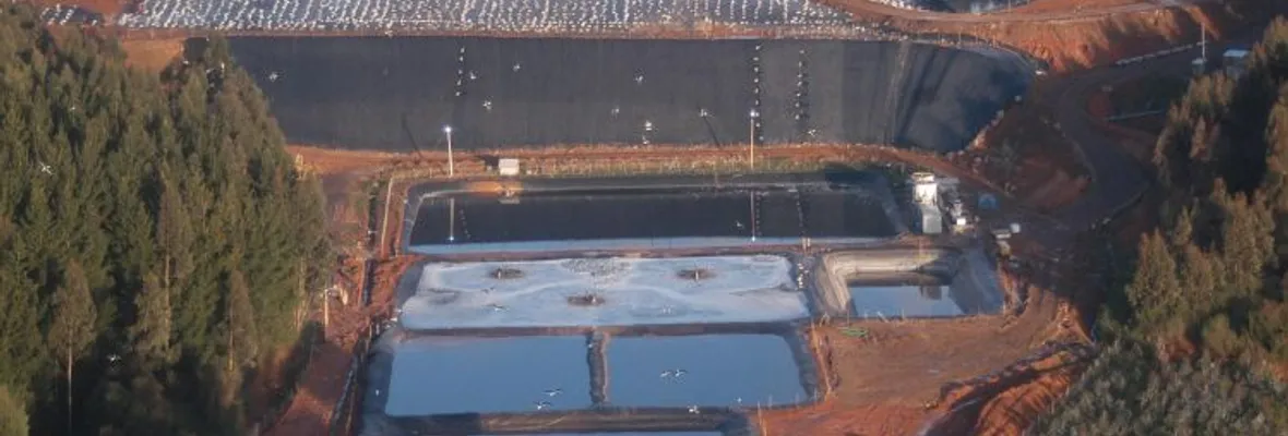 Inician sumario contra vertedero de Copiulemu por aguas lluvias que se filtraron desde el basural a esteros