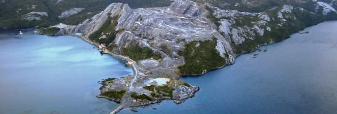 40 mil litros de petróleo son derramados en superficie marítima de Isla Guarello en Magallanes