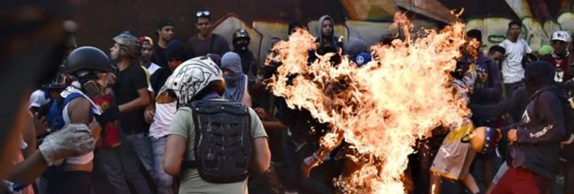 Interpol detiene en España a venezolano acusado de apuñalar y quemar vivo a joven por chavista en una marcha de la oposición