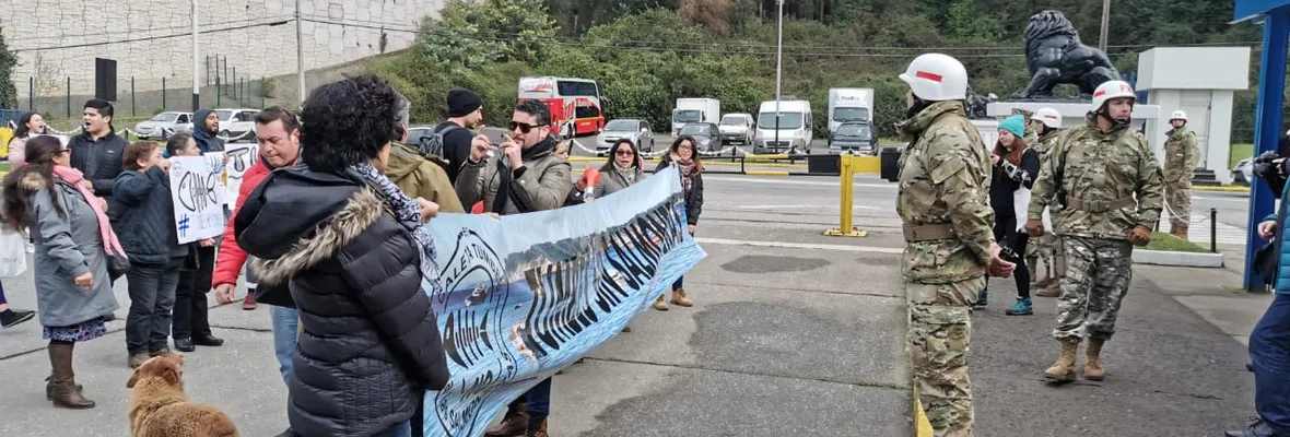 Habitantes de Caleta Tumbes protestan contra instalación de salmoneras en la zona