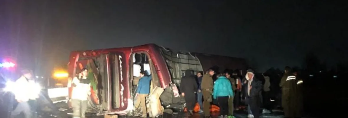 Volcamiento de bus en Ruta 5 a la altura de San Franciso de Mostazal deja 6 personas muertas y múltiples lesionadas