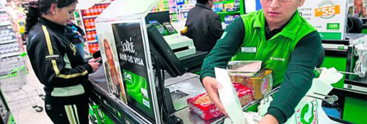 Investigación de Fundación SOL devela que 50% de trabajadores/as gana menos de $458 mil pesos y que el 52,1% no podría sacar a una familia promedio de la pobreza con su salario