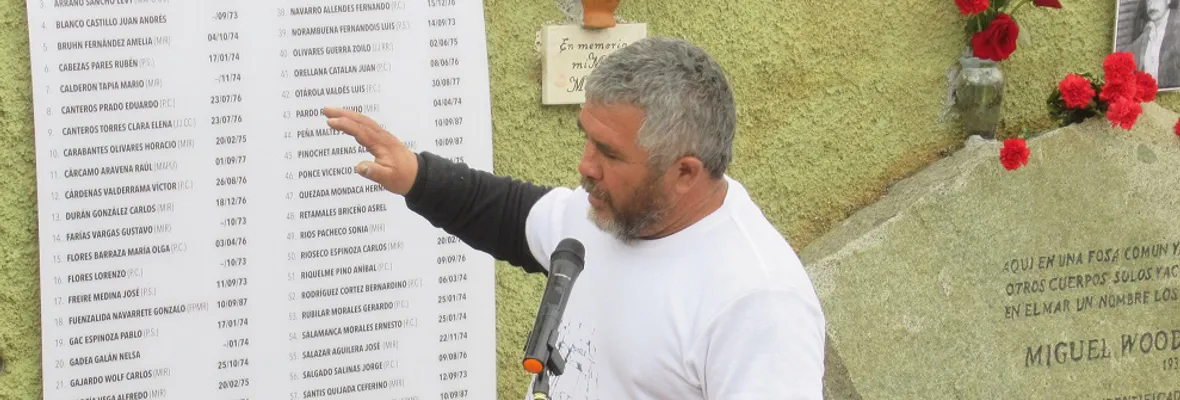 Con instalación de placa con los 68 detenidos desaparecidos de la Región de Valpariso, conmemoraron 46 años del asesinato del sacerdote Miguel Woodward