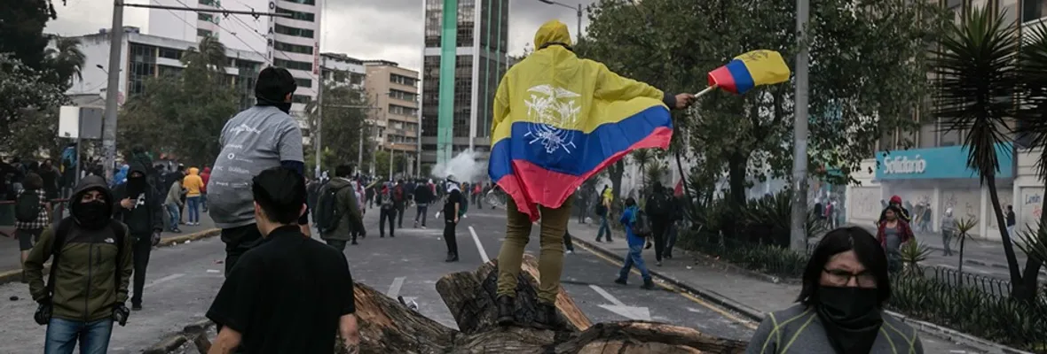 Cinco muertos en las movilizaciones de Ecuador radicalizan a comunidades indígenas que toman retenidos a uniformados