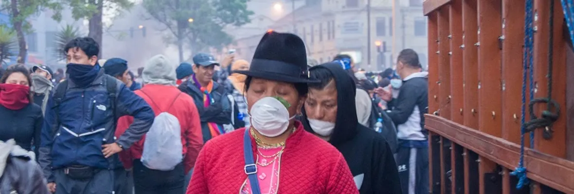 Toque de queda, militarización, cierre de medios de comunicación y anuncio de Moreno de posibilidad de revisar “paquetazo” marcan jornada en Ecuador