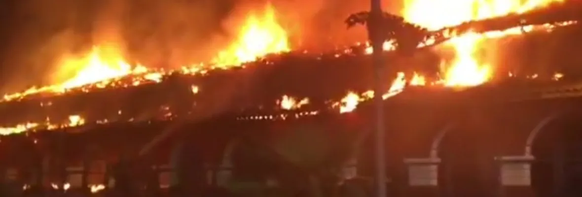 Un incendio afecta al mercado CREA de Talca