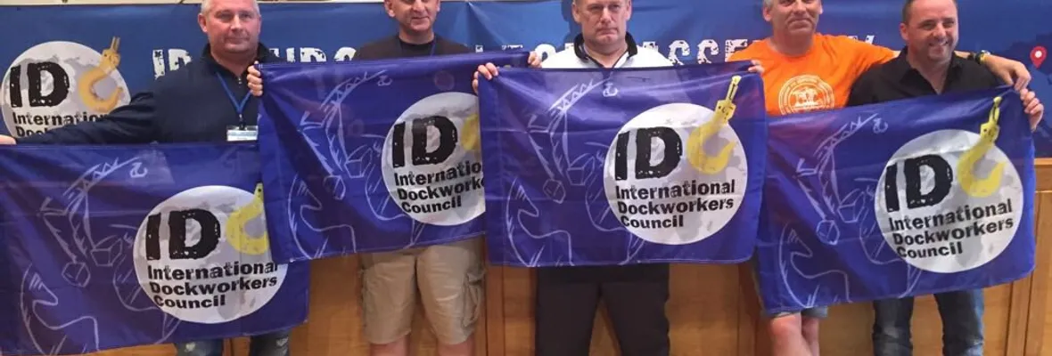Solidaridad Internacional: Trabajadores portuarios del mundo amenazan con cerrar puertos a carga chilena si Piñera no acaba con medidas dictatoriales