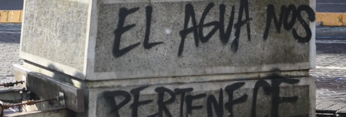 Paro de trabajadores/as de salud municipal y portuarios, y brutal represión policial marcan la jornada