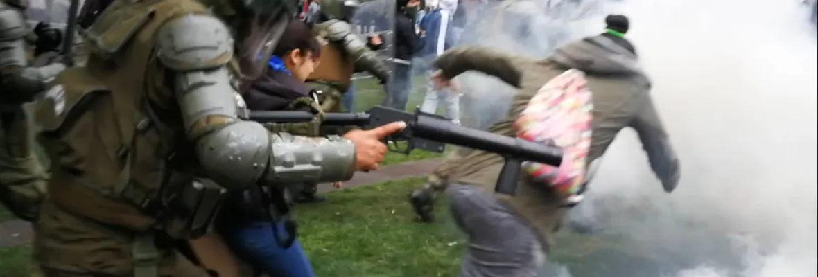 Joven despojada de su ropa en violento forcejeo con Carabineros en Concepción entrega su testimonio