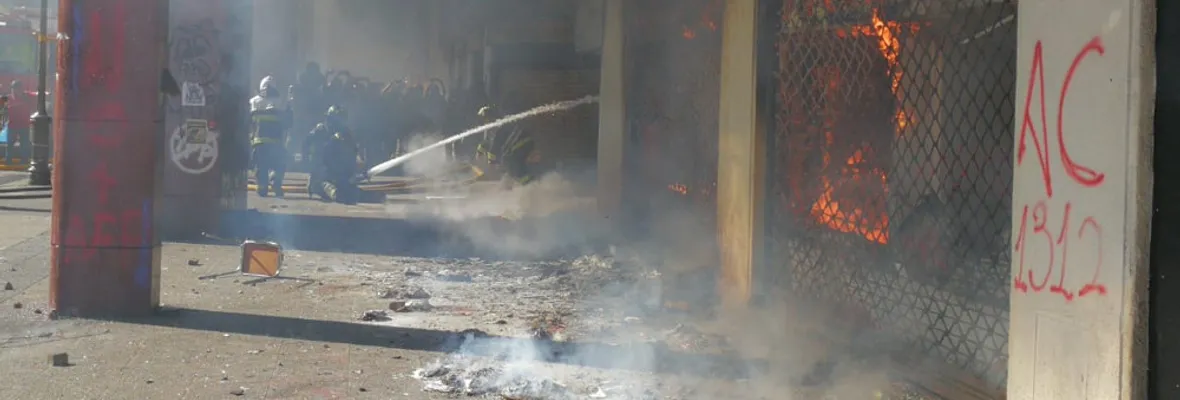 Sindicato de preunivesitario Cpech denuncia la detención injustificada de afiliado a quien culpan de incendiar la Gobernación Provincial de Concepción