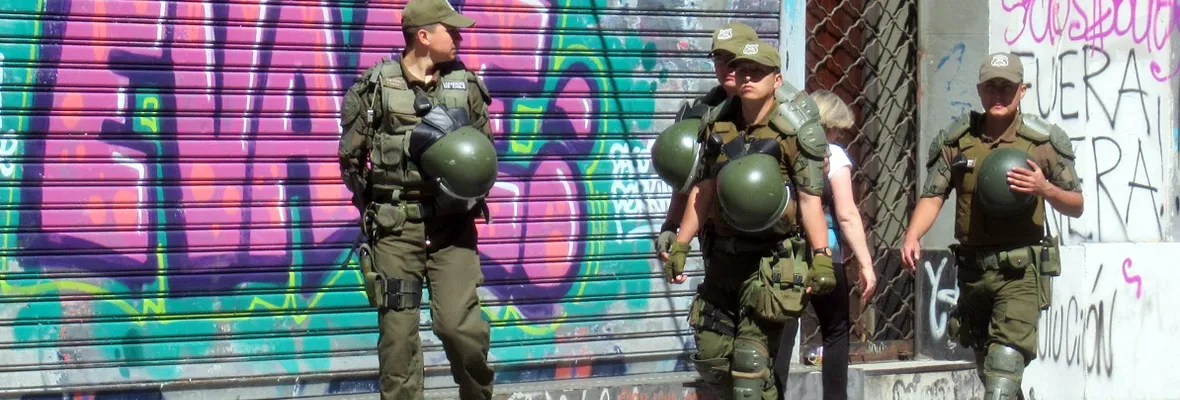 Decretan prisión preventiva para carabineros imputados por homicidio frustrado en Santiago