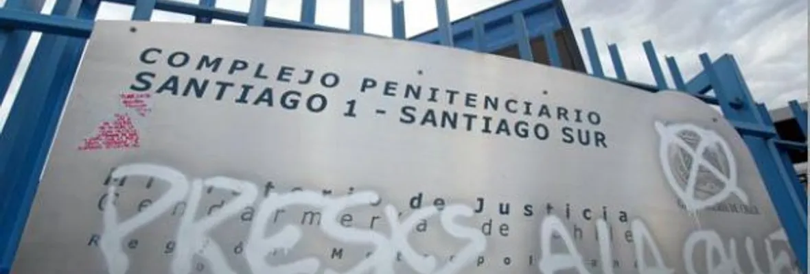 Se manifiestan en las afueras de cárcel Santiago 1: "Es una herramienta de control social que busca castigar la pobreza, la disidencia y a quienes luchan"