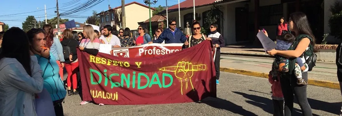 Profesoras/es de escuela D-600 de Hualqui exigen salida de su directora por agobio laboral
