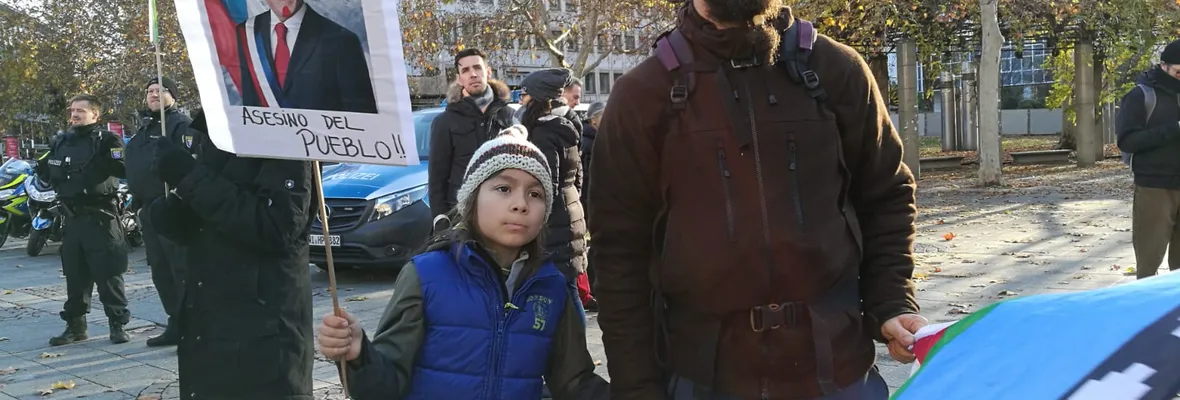 Las protestas de chilenas y chilenos también continúan en el exterior.