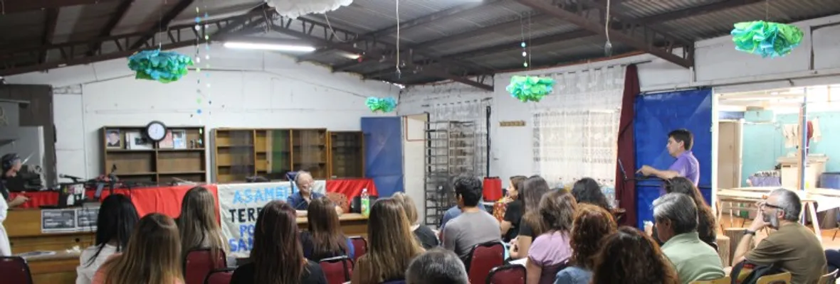 Autoeducación en los barrios de Santiago con miras a la Asamblea Constituyente