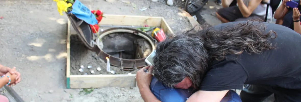 Un hombre muerto, el Centro Arte Alameda incendiado y gran cantidad de personas heridas fue el saldo de una nueva jornada de represión en Santiago