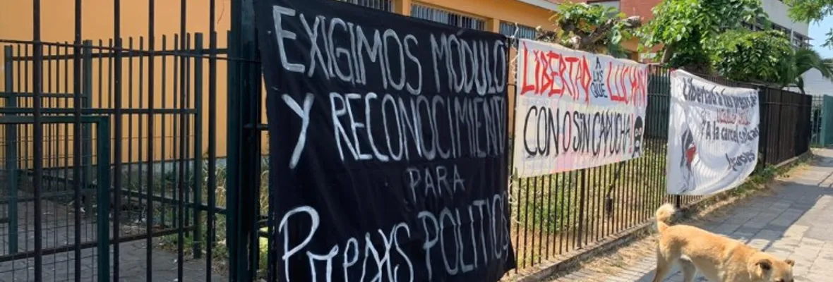 Realizan manifestación en apoyo a presos del estallido social en las afueras de la cárcel de Coronel