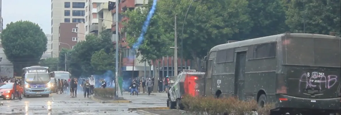 Manifestantes resistieron toda la tarde la represión policial en el centro de Concepción