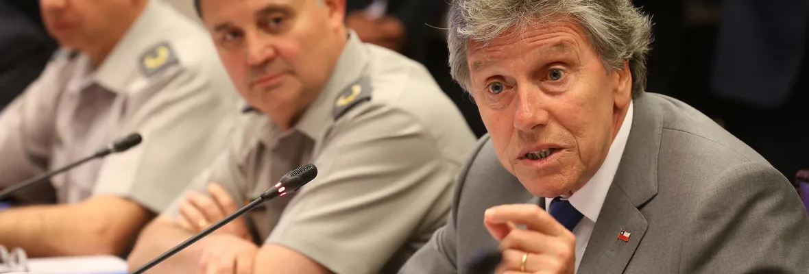Ministro de Defensa dicta retiro de oficial que denunció corrupción en el Ejército