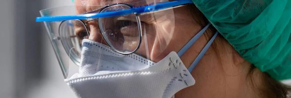Estudio evaluó qué tan efectivas son las mascarillas y protecciones oculares para evitar infección por coronavirus