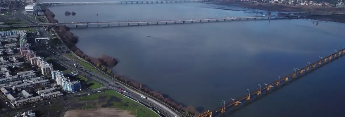Cuestionado proyecto de puente ferroviario avanza en su construcción sobre el río Biobío
