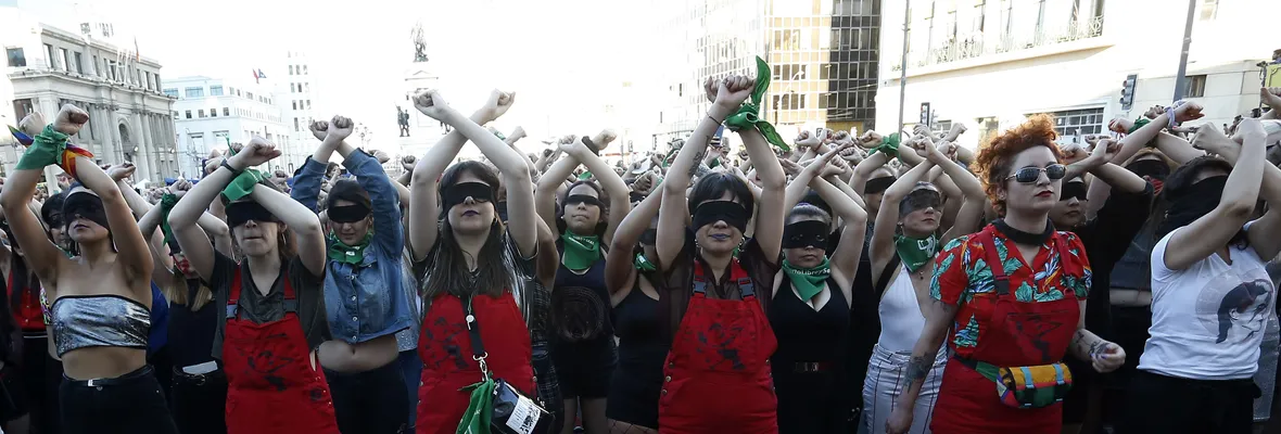 Carabineros se querella contra LasTesis por una performance