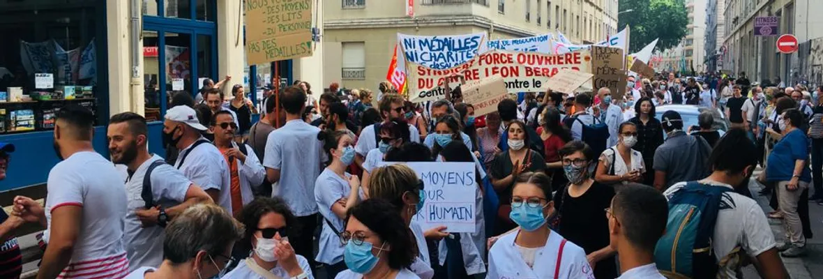 Protestas de trabajadoras y trabajadores de la salud en Francia reciben el apoyo de la población