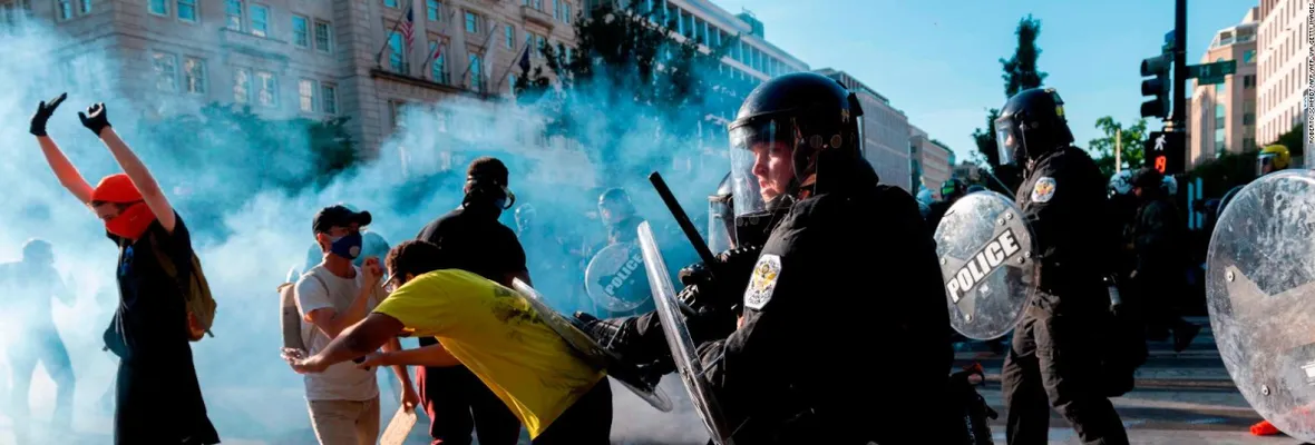 Privatización de la salud, extrema pobreza y racismo: El contexto social que sostiene las protestas en EEUU