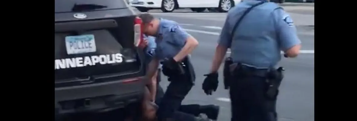 "Deja de hablar, deja de gritar. Se necesita mucho oxígeno para hablar": publican transcripción de video policial del asesinato de George Floyd