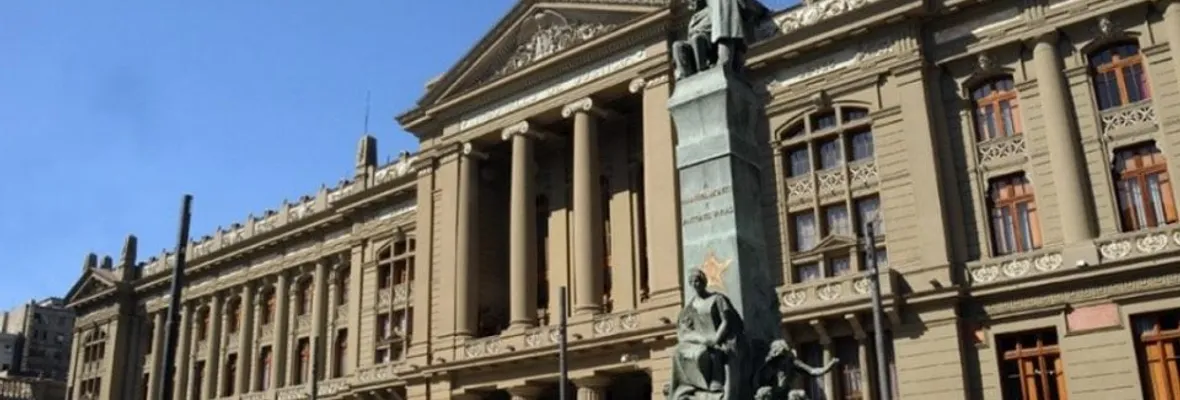 Corte Suprema permite a Fiscalía acceso limitado a correos del Minsal