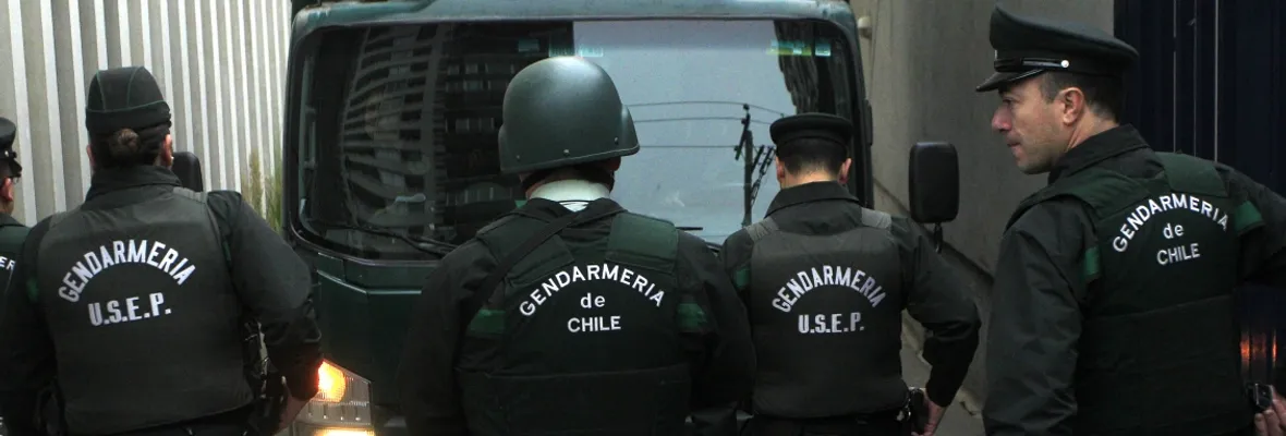 Incluyendo pasta base: Detienen a gendarme por entregar droga a interno en cárcel de Valparaíso