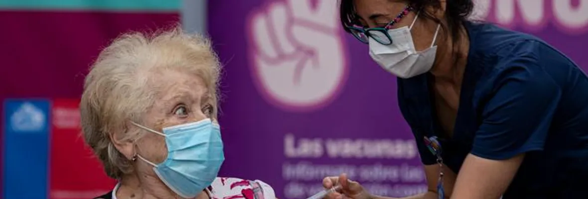 Asociacion Chilena de Inmunología exige al Gobierno entrega de datos sobre vacunación y propone administrar terceras dosis con Pfizer o AstraZeneca