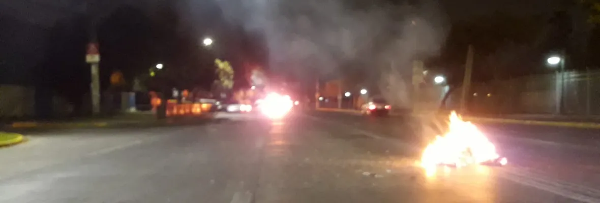 Cacerolazos y barricadas contra Piñera en distintas regiones del país