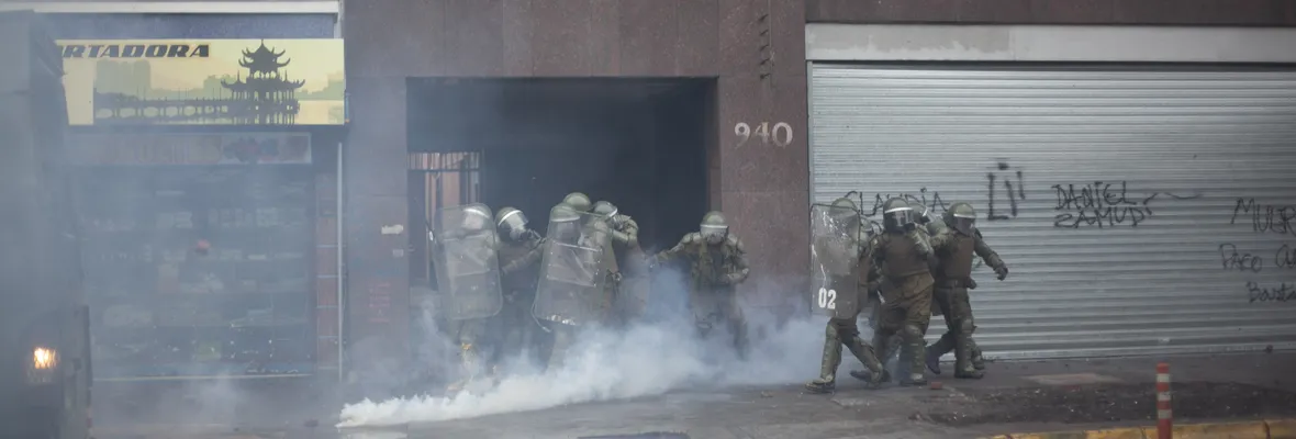 El primer año de pandemia: Carabineros ocupó más de 26 mil bombas lacrimógenas en 2020
