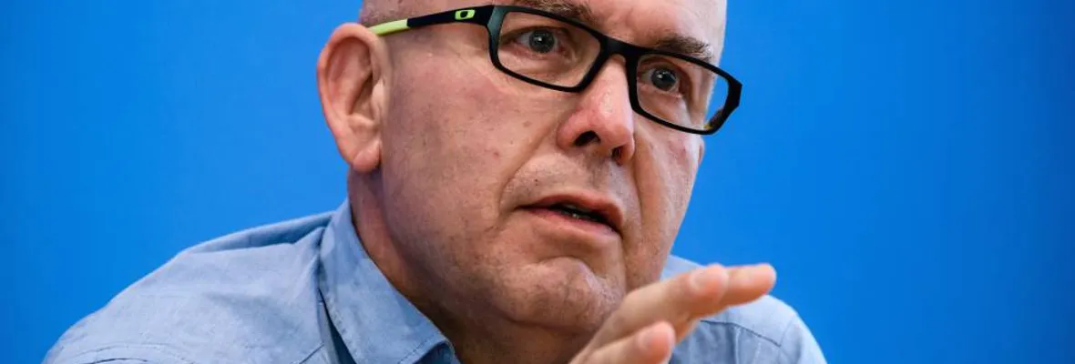 Abogado chileno es espiado por el gobierno español