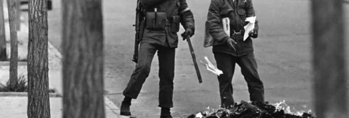 Día del Libro: Cuando los militares chilenos atentaron contra la memoria quemándolos en dictadura