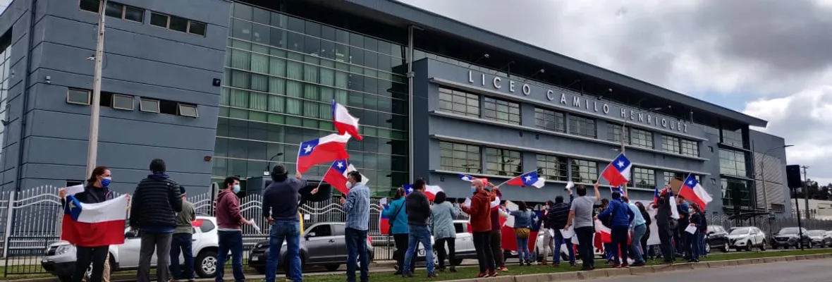 Trabajadoras/es del Liceo Camilo Henríquez alertan que propuesta de empleador para terminar huelga busca disolver sindicato