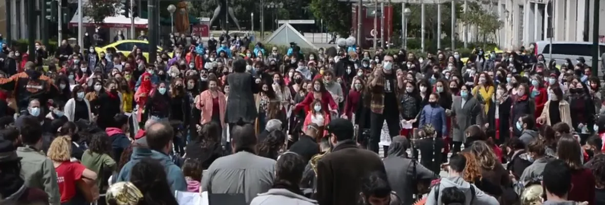 MÚSICA| “El pueblo unido jamás será vencido” es traducida al euskera y cantada por trabajadoras/es en Grecia