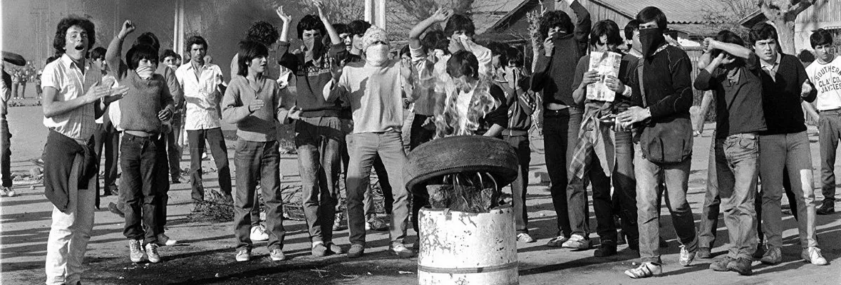 "Un niño y un fusil" o "El guerrillero del amor": La historia detrás de la canción que continúa acompañando las resistencias en la postdictadura chilena