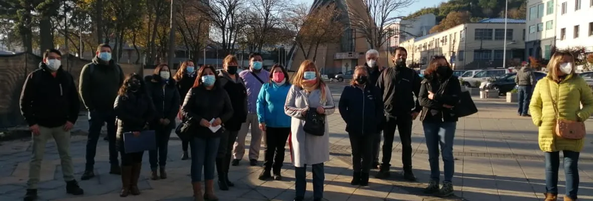 Gremios de la educación se manifestaron en las afueras de la Municipalidad de Talcahuano por el no pago de remuneraciones y escaso aporte municipal