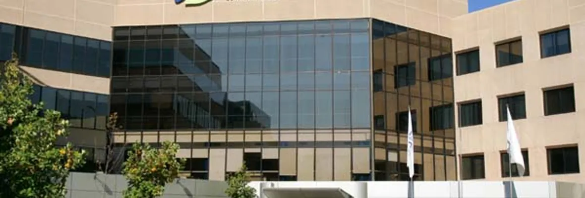 Crece el escándalo de Clínica Las Condes: Admiten que vacunaron a cuatro personas más además de Pdte. del Directorio