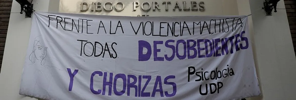 Corte Suprema dejó sin efecto sanciones que la UDP efectuó contra once estudiantes que participaron de movilizaciones feminista en 2019